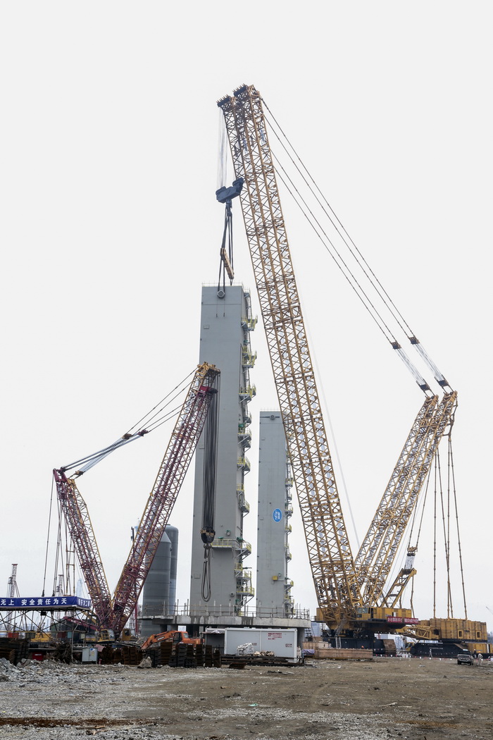 3118云顶集团研制的天下上已经投运的单体最大整装冷箱空分装备通过审核验收(图1)